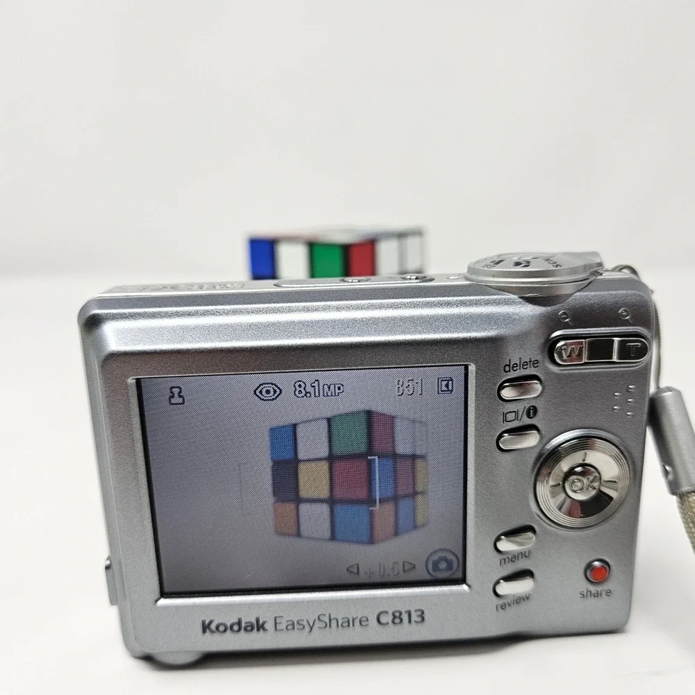 Kodak EasyShare C813 8.2MP Digital Camera Silver 3x Optical Zoom Bundle Case SD